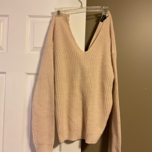 Open back knotted sweater - Picture 2 of 5